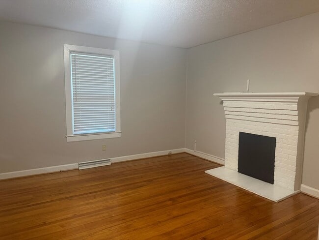 Building Photo - Large home for rent!