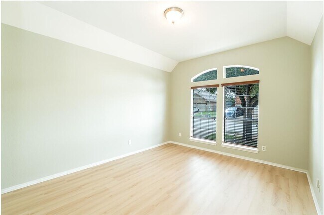 Foto del edificio - 11516 Sunny Creek Ln