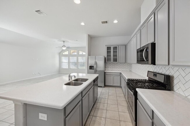 Building Photo - 16346 Hillside Garden Ln