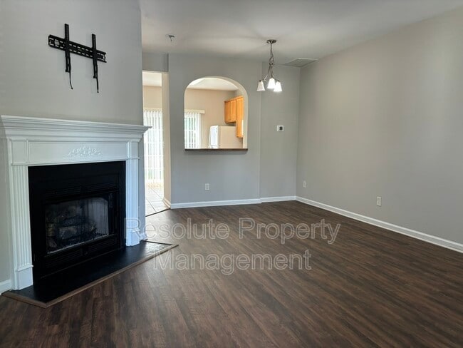 Building Photo - 1005 Hamlet Park Dr