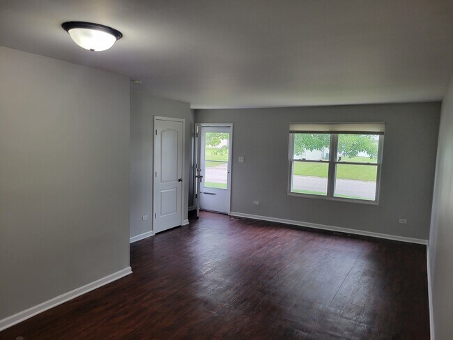 Building Photo - 3340 Stonehurst Ct