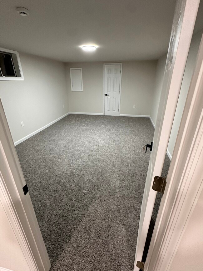 Building Photo - 13 Summerwood Dr