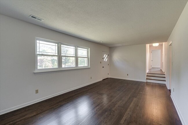 Foto del edificio - Four Bedroom Two Bathroom House