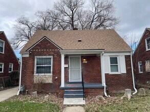 Building Photo - 8897 Cloverlawn Ave