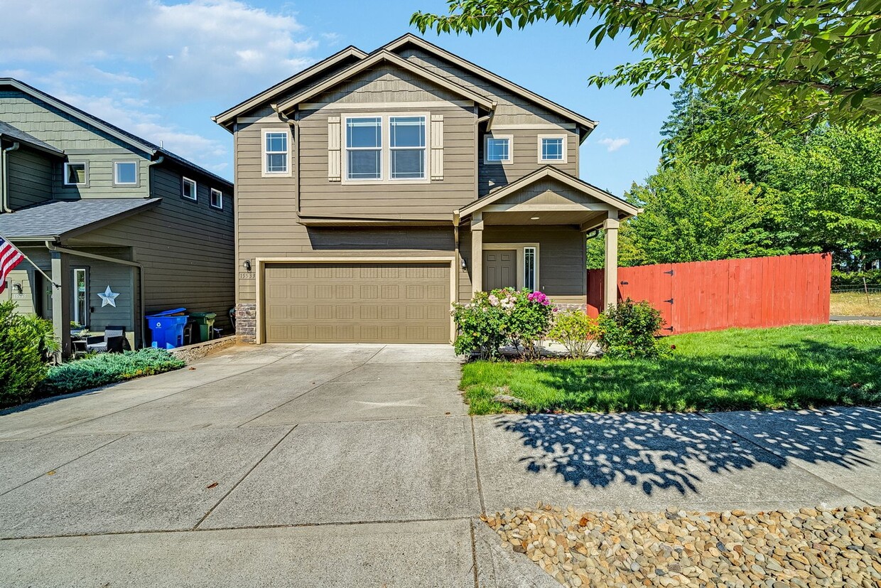 Foto principal - Excellent Condition! 4 BR 2.5 bth Walk to ...