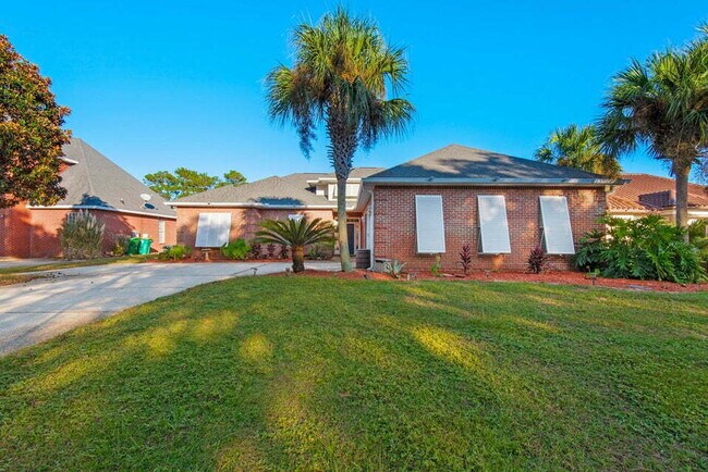 Foto del edificio - "Charming 3-Bed Oasis with Pool in Niceville!"