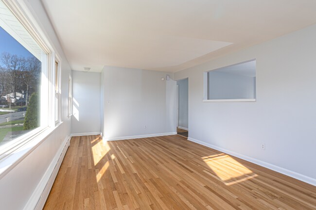 Foto del edificio - 272 Hunyadi Ave
