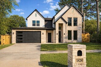 Building Photo - 1828 Highland Dr E