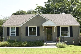 Building Photo - 2223 Fernwood Dr