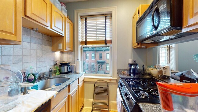 Foto del edificio - 97 E Brookline St