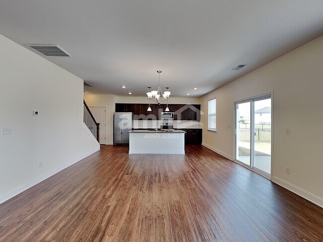 Foto del edificio - 145 Twin River Dr
