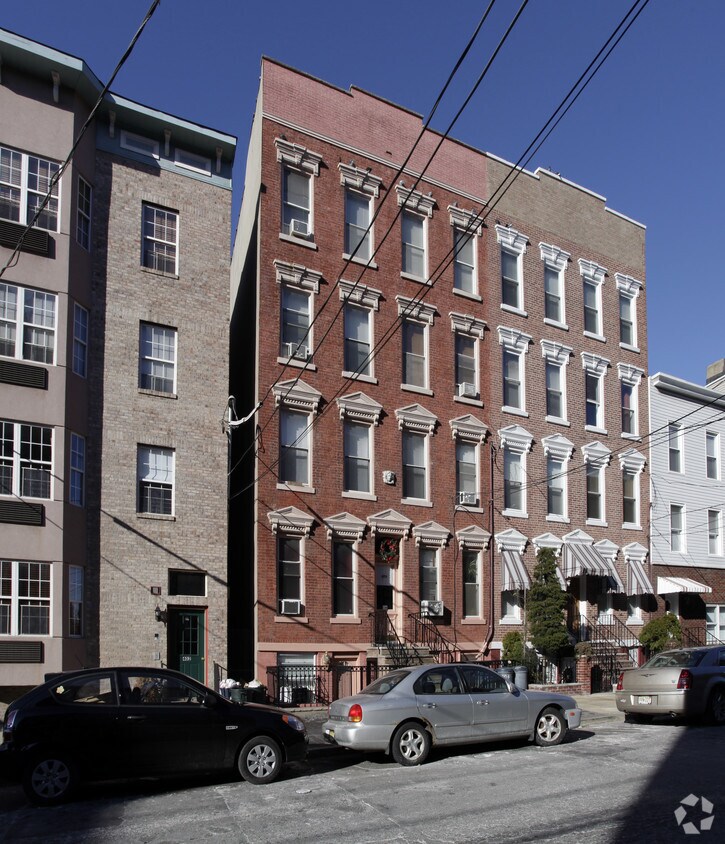 Primary Photo - 404 Adams St