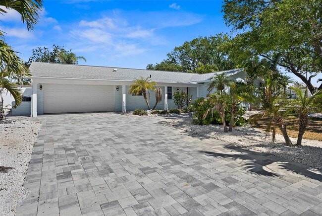 Building Photo - 10001 S Yacht Club Dr
