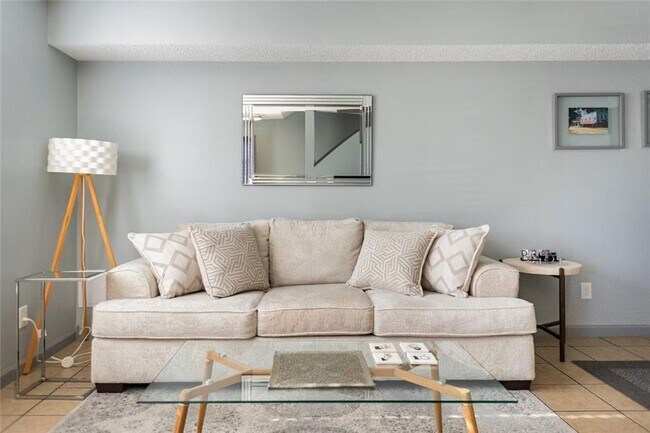 Building Photo - 106 NW Park St