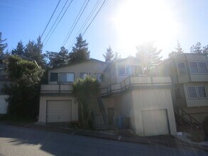 Building Photo - 446 Lewis Ln