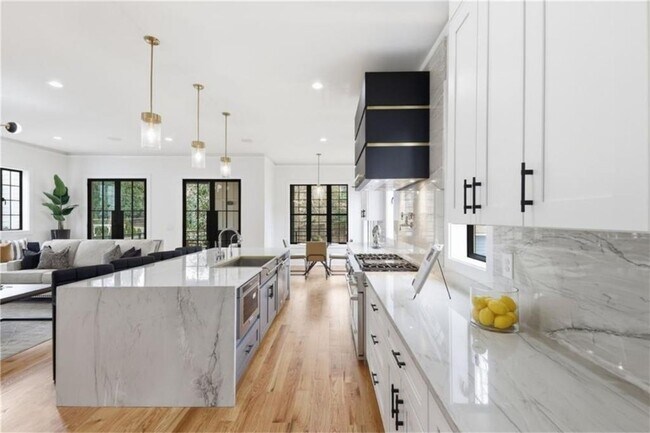 Foto del edificio - 1385 Sylvan Cir NE