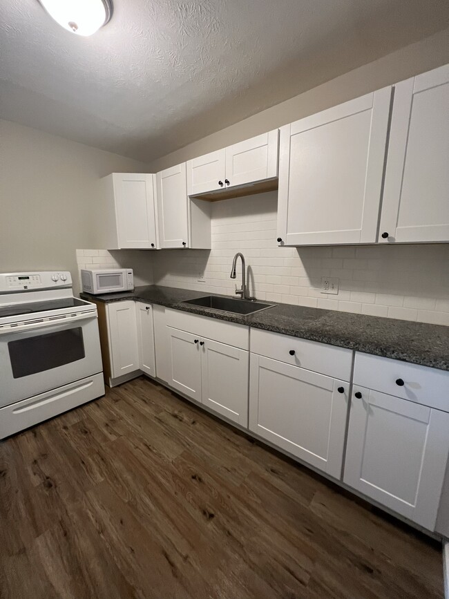 Building Photo - 454 Kling St