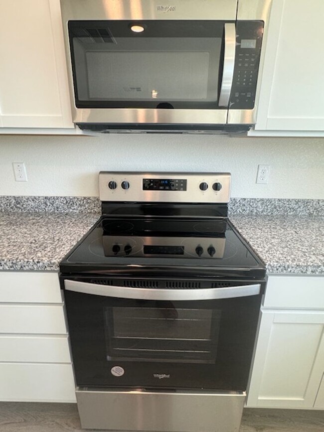 Building Photo - BRAND NEW 4 BEDROOM, 2.5 BATHS, 2 CAR GARA...