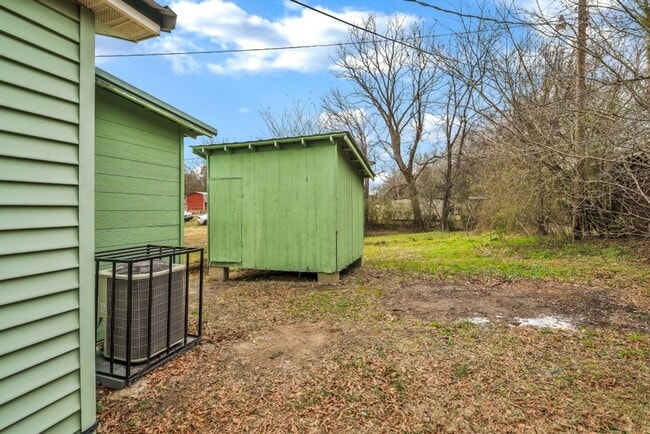 Building Photo - Now Accepting Section 8!