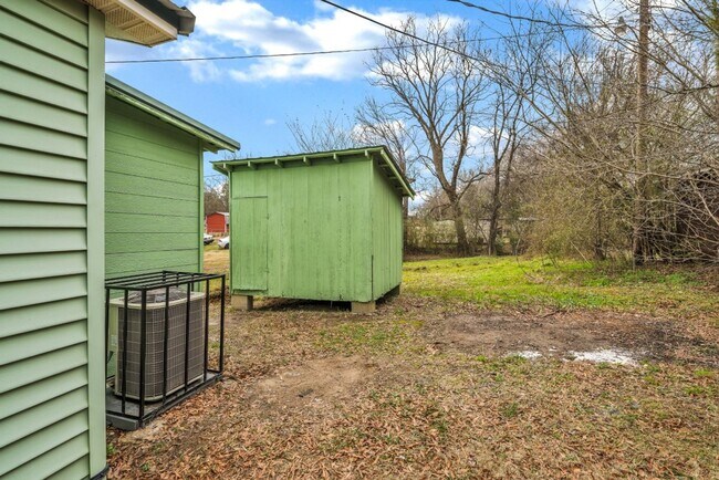 Foto del edificio - Renovated 3BR Gem in Sumiton