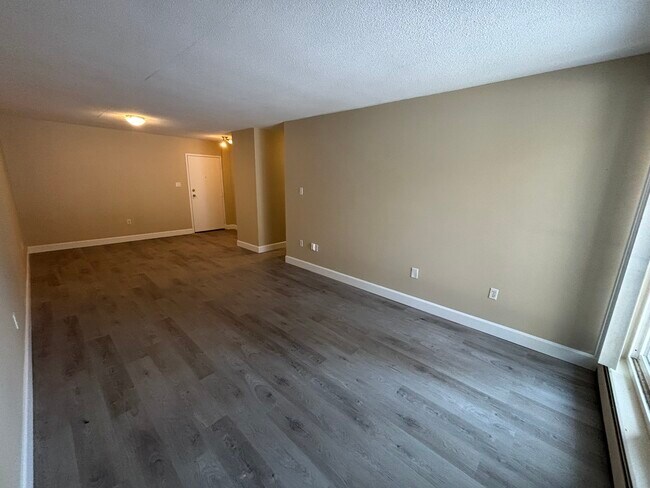 Building Photo - 225 Old Carriage Dr