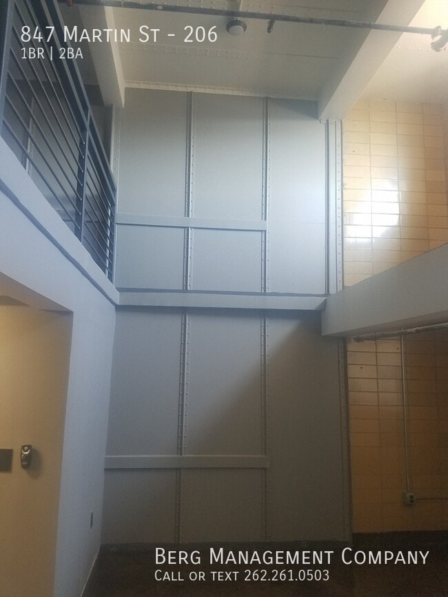 Building Photo - 847 Martin St