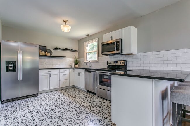Building Photo - 6528 Premier Dr