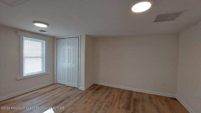 Building Photo - 49 Hillside Ave