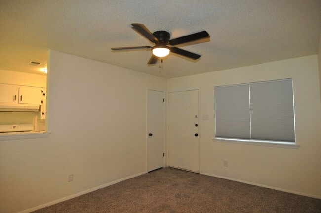 Building Photo - 6304 Dream Ln