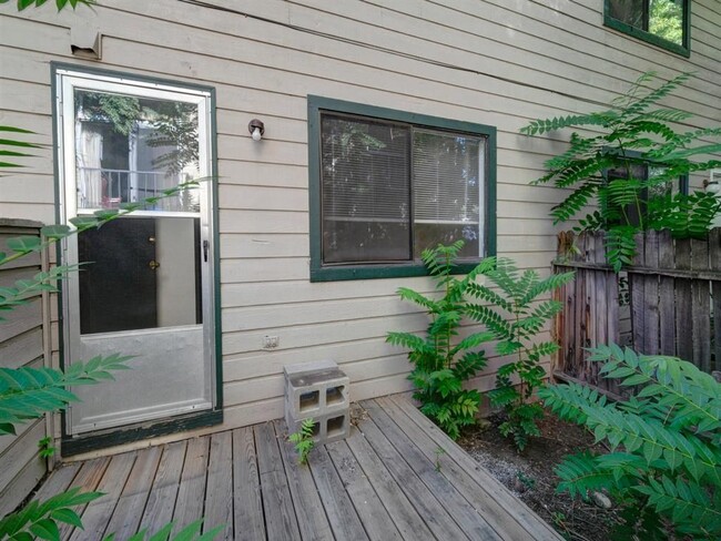 Foto del edificio - Central Boulder 2 Story Spacious Townhome