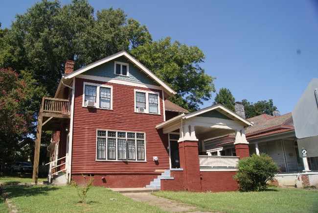 Foto del edificio - 600 Devereux St