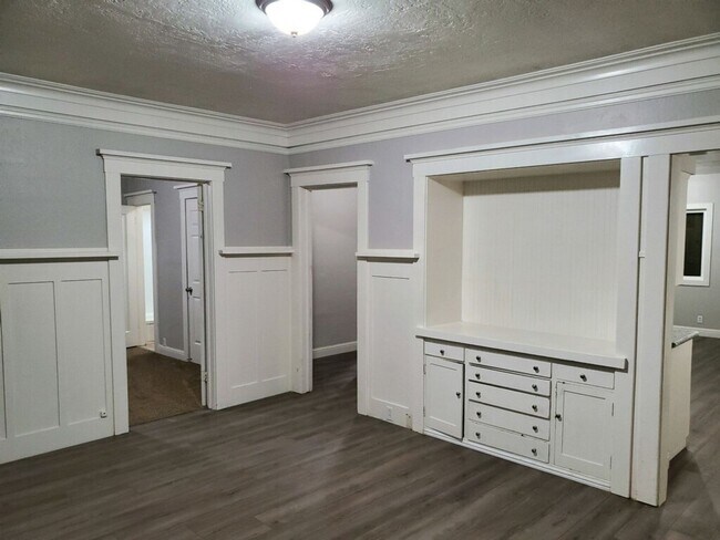 Foto del edificio - Beautifully Remodeled 5 Bedroom Home.