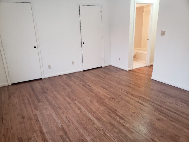Building Photo - 857 Martin St