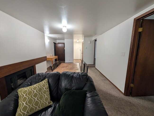 Foto del edificio - 1091 Country Hills Dr
