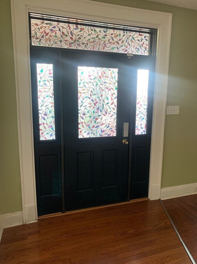 Photo - 3 Bedroom Single Family Home with Garage in Mount Washington!