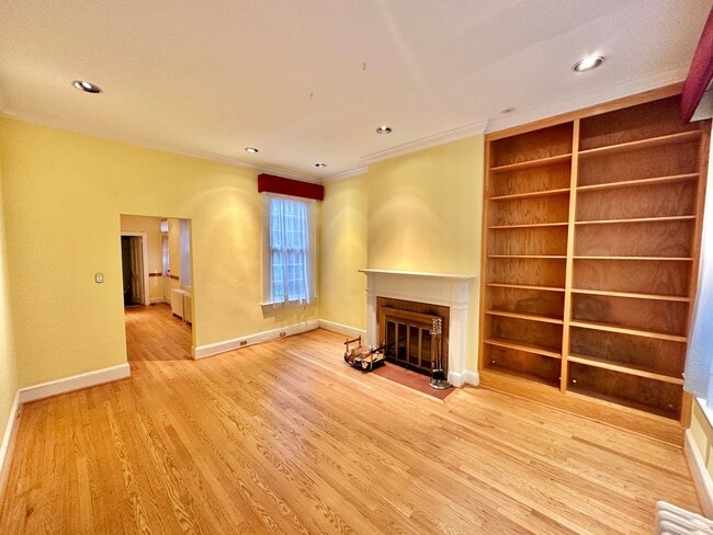 Building Photo - 947 25th St NW