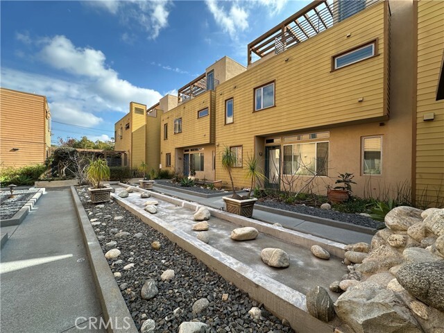 Primary Photo - 41 N Oak Ave
