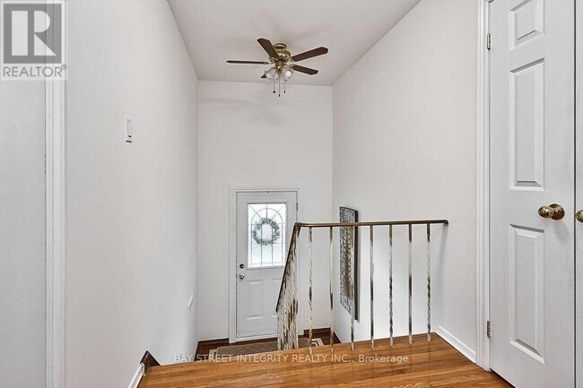 Building Photo - 1261 Richards Crescent