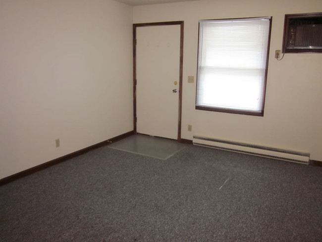 Building Photo - 403 W White St
