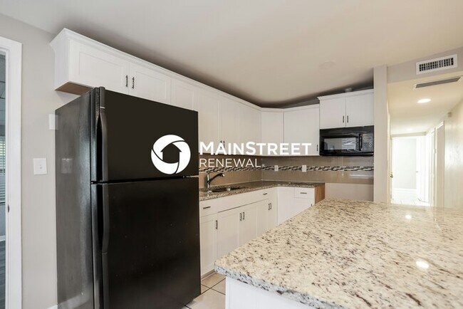 Building Photo - 3 Bedroom Pet-Friendly Home in ST PETERSBURG, FL with Main Street Renewal