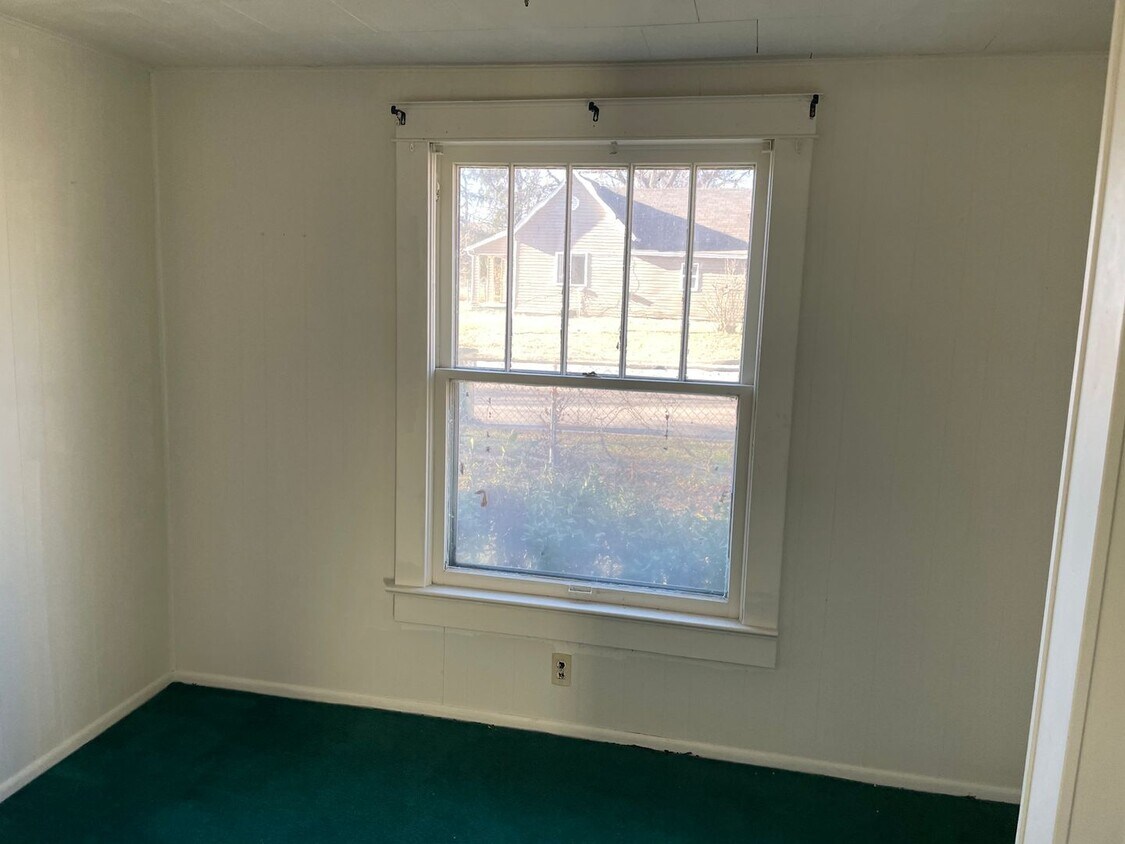 Foto principal - 4+ BEDROOM 1 BATHROOM HOUSE FOR RENT
