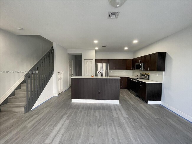 Foto del edificio - 4205 NE 9th St