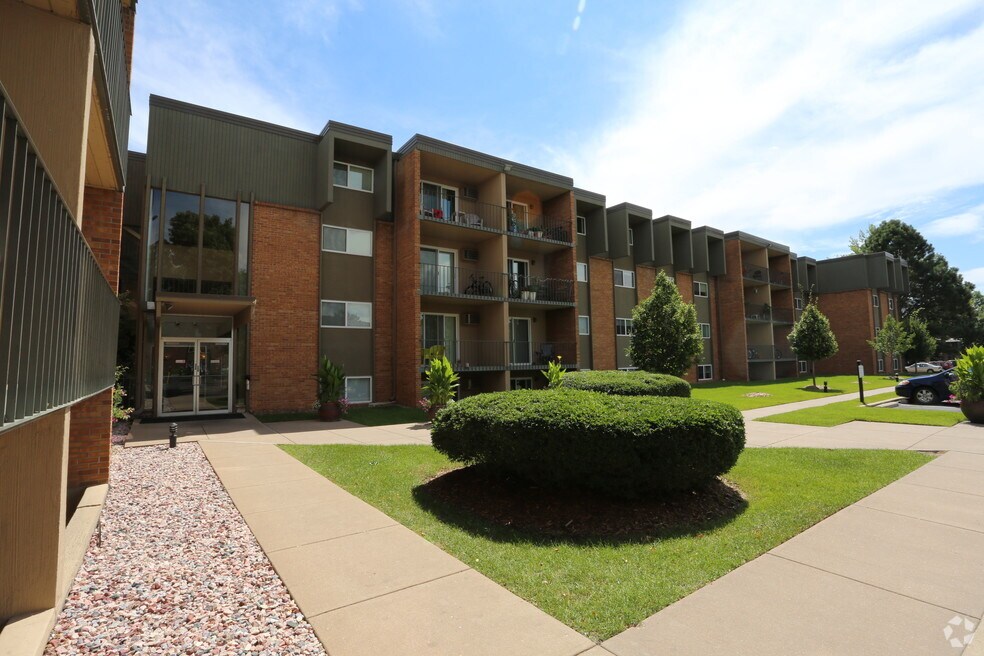 Victoria Inn Apts Rentals Longmont, CO