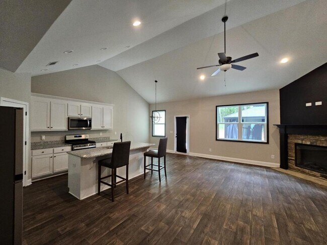 Building Photo - 205 Hospital Rd