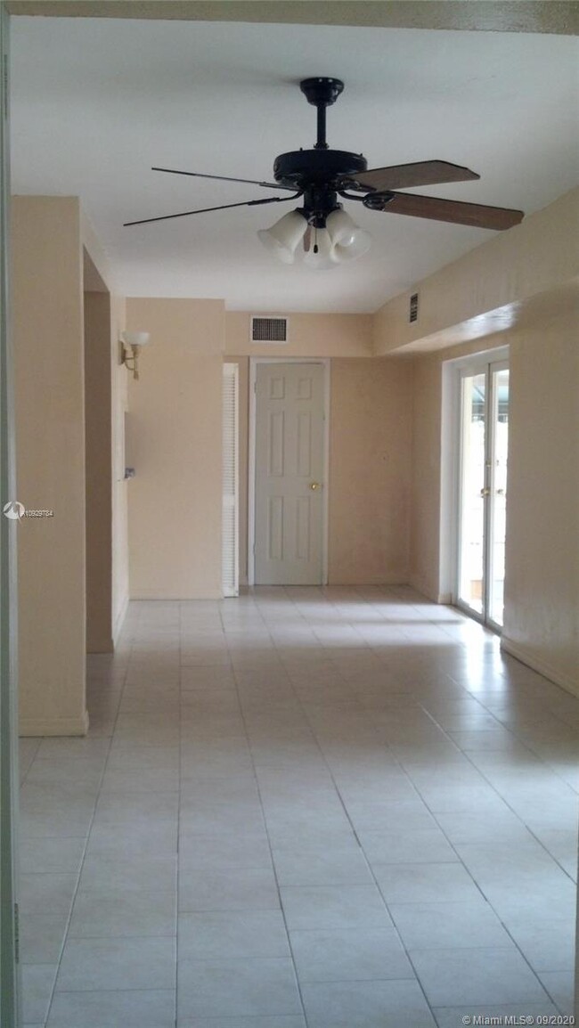 Foto del edificio - 11643 NE 11th Pl