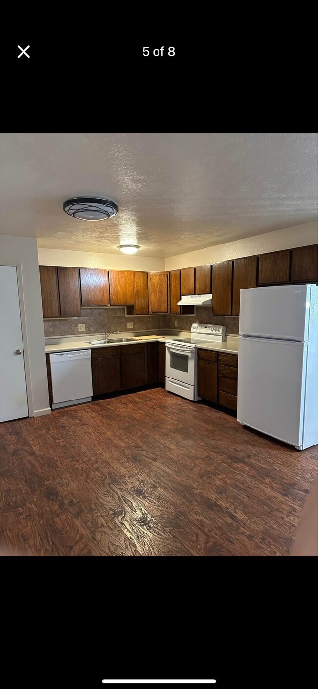 Building Photo - 887 W 400 S