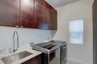 Building Photo - 1604 Crockett St Building Photo - 1604 Crockett St