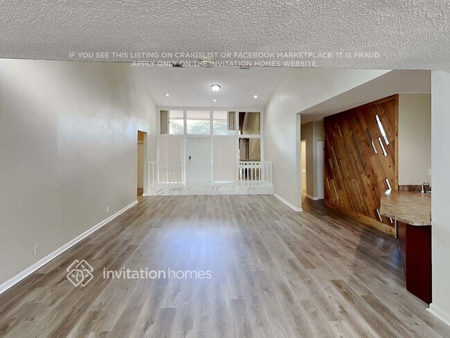 Foto del edificio - 8041 Buttonwood Cir
