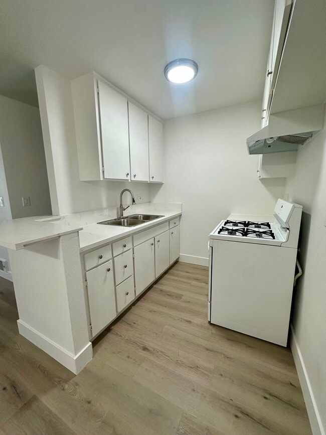 Building Photo - 18414 Collins St