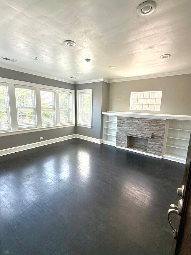Foto del edificio - 1822 Ridgeland Ave